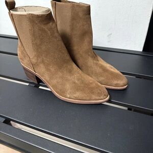 Elegant Tan Suede Ankle Booties
